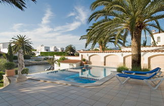 Photo 2 - Maison de 4 chambres à Castelló d'Empúries avec piscine privée et vues à la mer