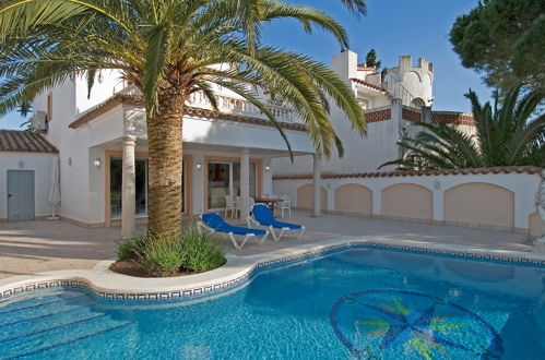 Photo 26 - 4 bedroom House in Castelló d'Empúries with private pool and sea view