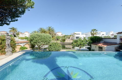 Foto 50 - Haus mit 4 Schlafzimmern in Castelló d'Empúries mit privater pool und garten