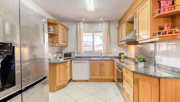 Casa de 5 quartos em Castelló d'Empúries com piscina privada e jardim - Foto 4