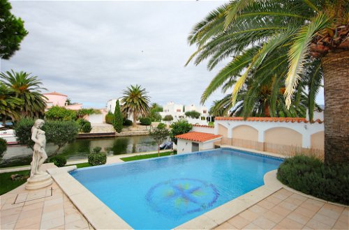 Foto 29 - Casa de 4 quartos em Castelló d'Empúries com piscina privada e vistas do mar