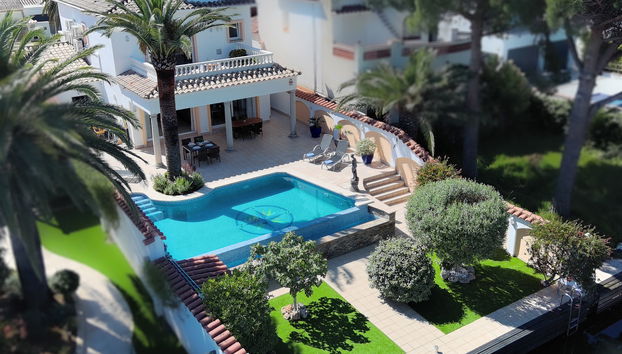 Casa de 5 quartos em Castelló d'Empúries com piscina privada e jardim - Foto 2