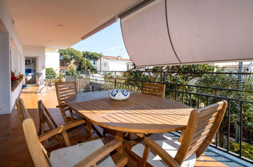 Foto 1 - Apartment mit 3 Schlafzimmern in Premià de Dalt mit terrasse und blick aufs meer