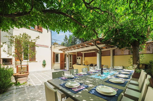 Photo 2 - Maison de 4 chambres à Pietrasanta avec jardin et vues à la mer