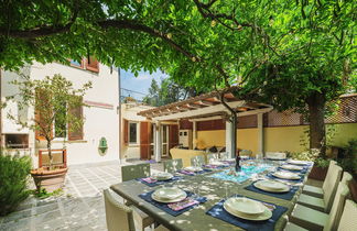 Photo 2 - Maison de 4 chambres à Pietrasanta avec jardin et vues à la mer