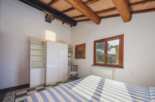 Photo 16 - 4 bedroom House in Pietrasanta with garden