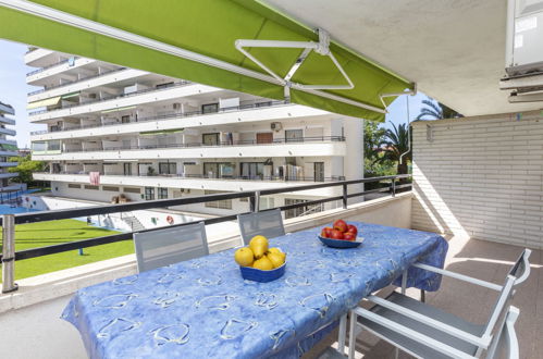 Photo 2 - 2 bedroom Apartment in Salou with swimming pool and sea view