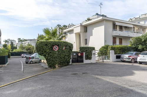 Photo 17 - Apartment in Cannes with terrace and sea view