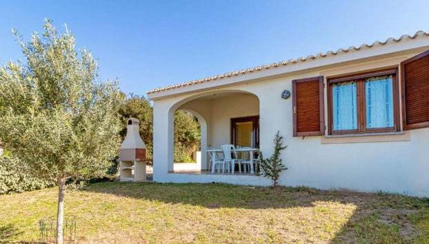 Casa de 1 habitación en Badesi con piscina y jardín - Foto 3