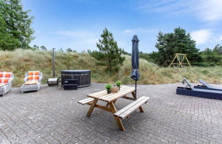 Photo 2 - 3 bedroom House in Blåvand with terrace and hot tub