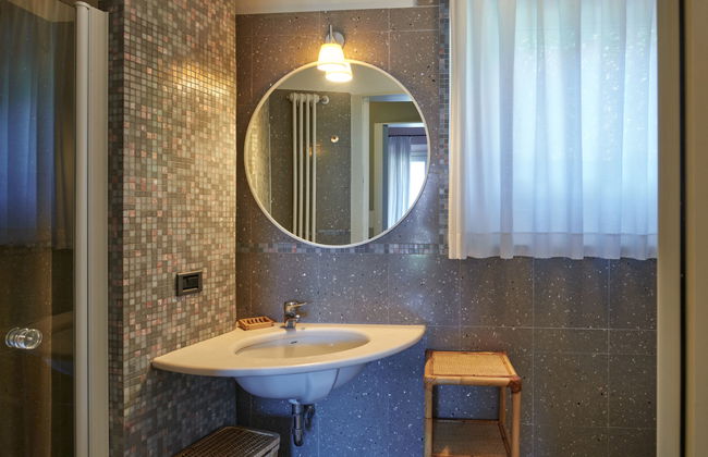 Casa de 2 quartos em Griante com piscina privada e jardim - Foto 29