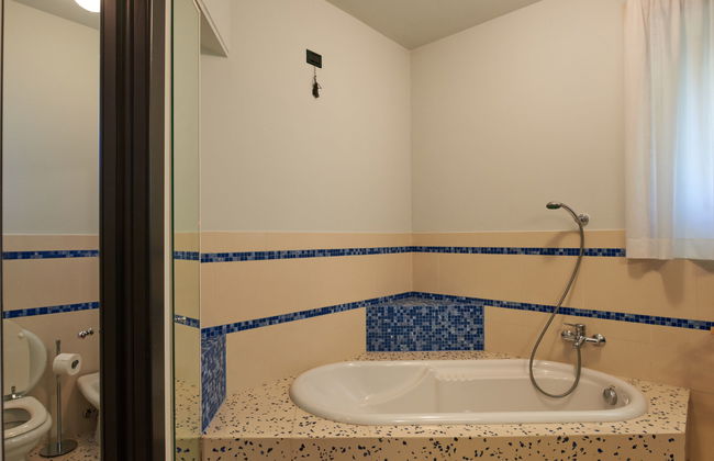 Casa de 2 quartos em Griante com piscina privada e jardim - Foto 27