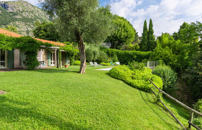 Casa de 2 quartos em Griante com piscina privada e jardim - Foto 40