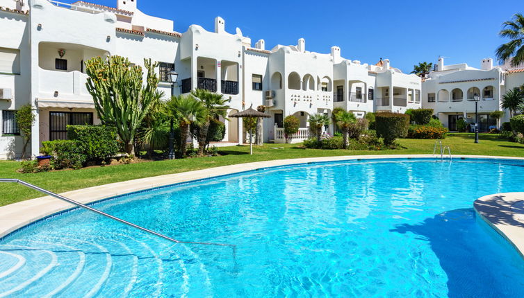 Photo 1 - 4 bedroom Apartment in Estepona with swimming pool and sea view