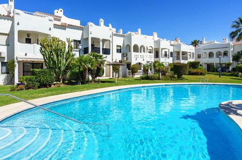 Photo 1 - 4 bedroom Apartment in Estepona with swimming pool and sea view