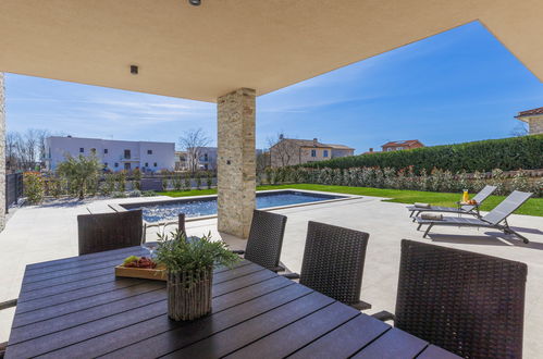 Photo 15 - Maison de 4 chambres à Kaštelir-Labinci avec piscine privée et vues à la mer