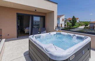 Photo 3 - Maison de 4 chambres à Kaštelir-Labinci avec piscine privée et vues à la mer