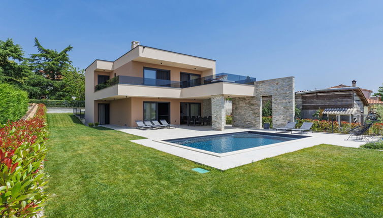 Photo 1 - Maison de 4 chambres à Kaštelir-Labinci avec piscine privée et vues à la mer