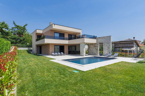 Photo 1 - Maison de 4 chambres à Kaštelir-Labinci avec piscine privée et jardin