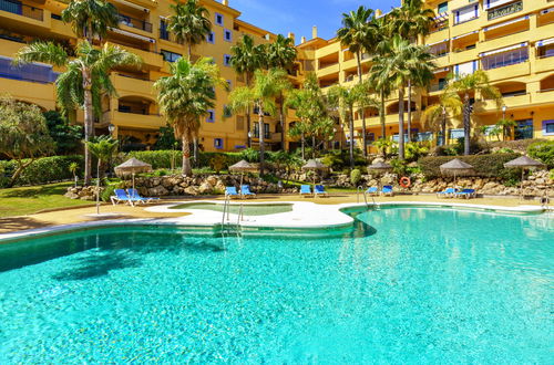 Photo 1 - Appartement de 2 chambres à Marbella avec piscine et vues à la mer