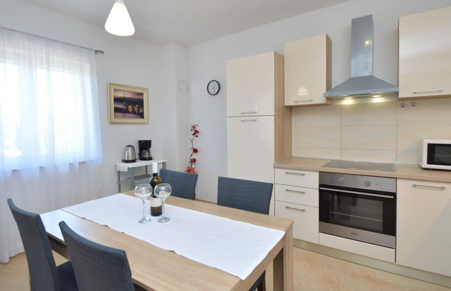 Casa de 3 quartos em Bilice com piscina privada e jardim - Foto 17
