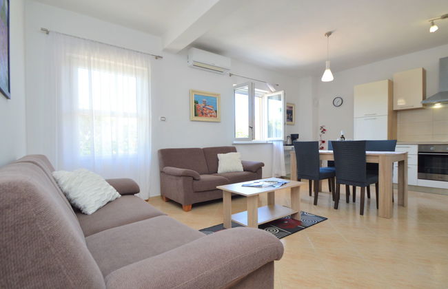 Casa de 3 quartos em Bilice com piscina privada e jardim - Foto 4
