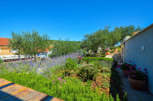 Foto 34 - Casa con 3 camere da letto a Bilice con piscina privata e vista mare