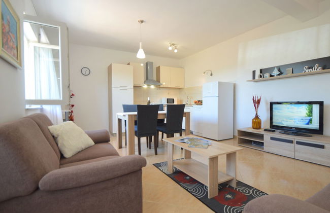 Casa de 3 quartos em Bilice com piscina privada e jardim - Foto 14