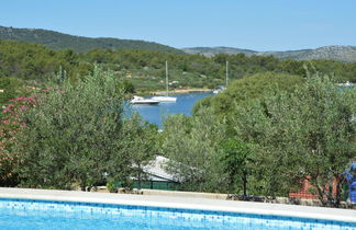 Foto 2 - Casa de 2 quartos em Bilice com piscina privada e vistas do mar