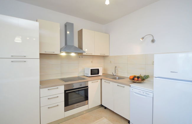 Casa de 3 quartos em Bilice com piscina privada e jardim - Foto 5