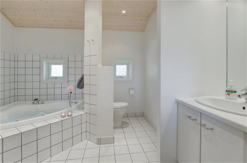 Foto 19 - Casa con 3 camere da letto a Aakirkeby con terrazza e sauna