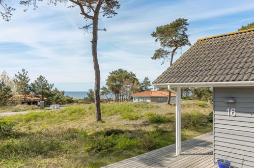 Photo 2 - Maison de 3 chambres à Aakirkeby avec terrasse et sauna