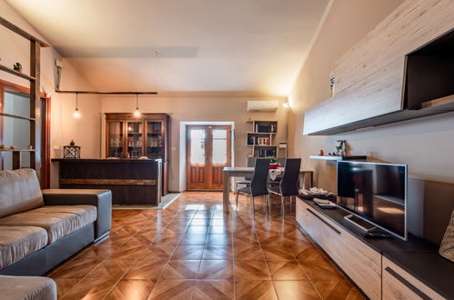 Foto 6 - Apartamento de 1 quarto em Agliano Terme com jardim e terraço