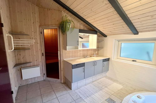 Foto 18 - Haus mit 3 Schlafzimmern in Fanø Bad mit terrasse und sauna