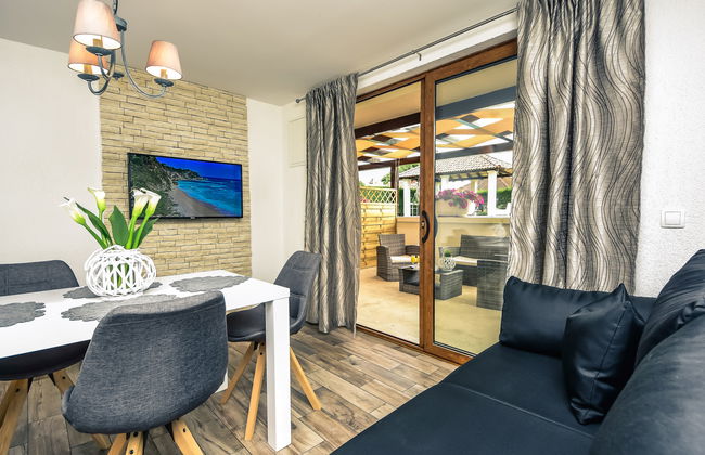 Apartamento de 3 quartos em Biograd na Moru com piscina e jardim - Foto 13