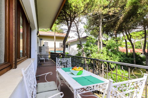 Photo 2 - 2 bedroom Apartment in Lignano Sabbiadoro with terrace and sea view