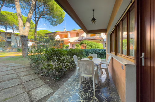 Photo 3 - Appartement de 2 chambres à Lignano Sabbiadoro avec terrasse et vues à la mer