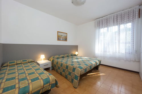 Foto 5 - Appartamento con 2 camere da letto a Lignano Sabbiadoro con terrazza e vista mare