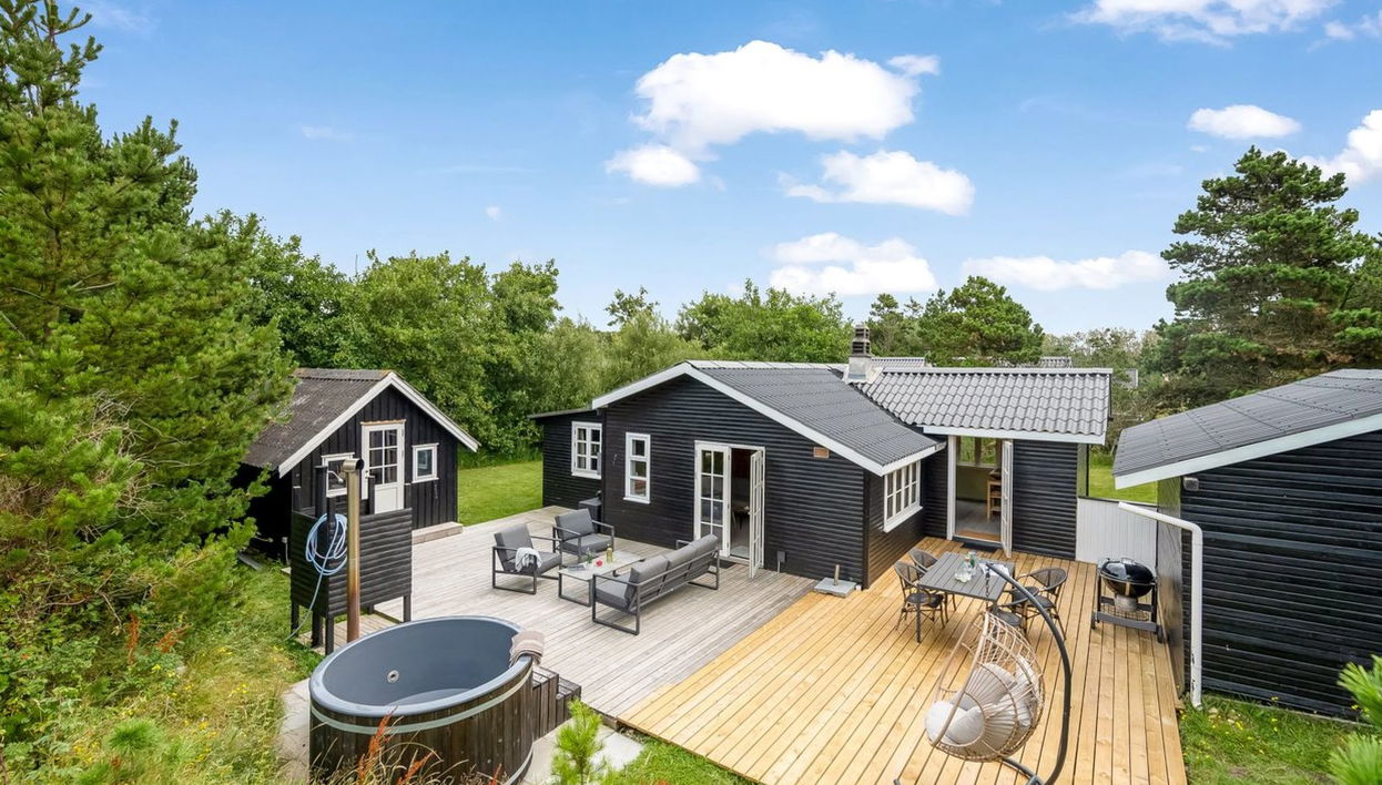 Casa de 2 quartos em Oksbøl com banheira de hidromassagem - Foto 1
