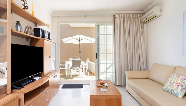 Appartamento con 2 camere da letto a Arona con piscina e terrazza - Foto 4