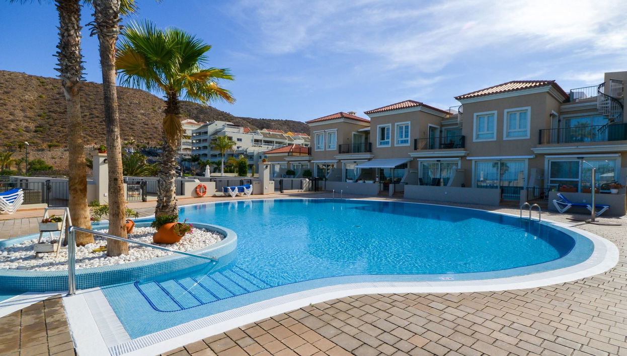 Appartamento con 2 camere da letto a Arona con piscina e terrazza - Foto 1