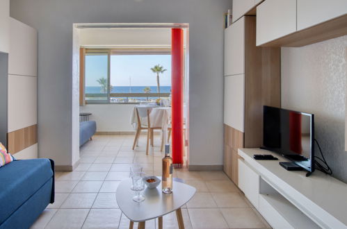 Foto 2 - Apartamento de 1 quarto em Six-Fours-les-Plages com piscina e vistas do mar