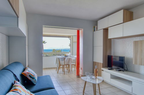Foto 6 - Apartamento de 1 habitación en Six-Fours-les-Plages con piscina y vistas al mar