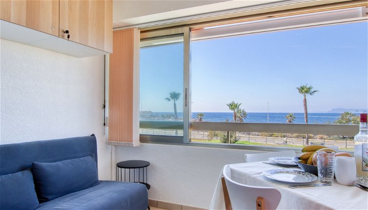 Foto 1 - Apartamento de 1 quarto em Six-Fours-les-Plages com piscina e vistas do mar