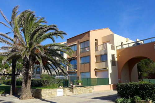 Photo 15 - 1 bedroom Apartment in Six-Fours-les-Plages with swimming pool and sea view