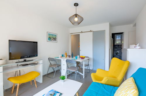 Foto 6 - Appartamento con 2 camere da letto a Fréjus con terrazza e vista mare