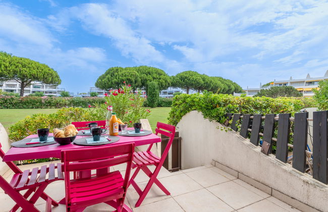 1 bedroom Apartment in Le Grau-du-Roi with garden and terrace - Photo 1