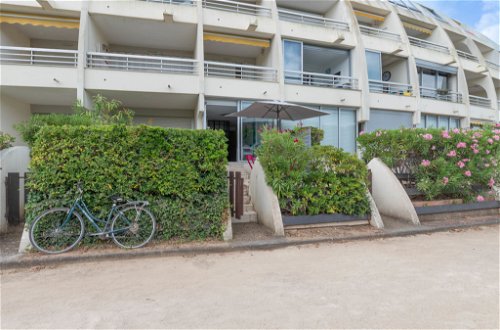 Foto 17 - Apartamento en Le Grau-du-Roi con jardín y vistas al mar