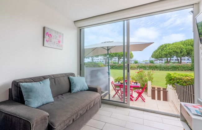 1 bedroom Apartment in Le Grau-du-Roi with garden and terrace - Photo 2
