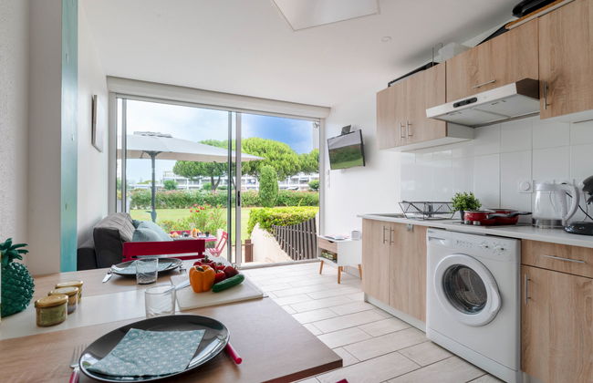 1 bedroom Apartment in Le Grau-du-Roi with garden and terrace - Photo 3